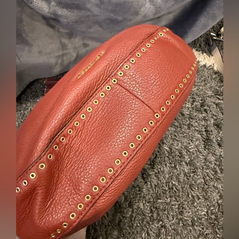 Michael Kors Brooklyn‎ grommet shoulder bag EUC - Picture 3 of 5
